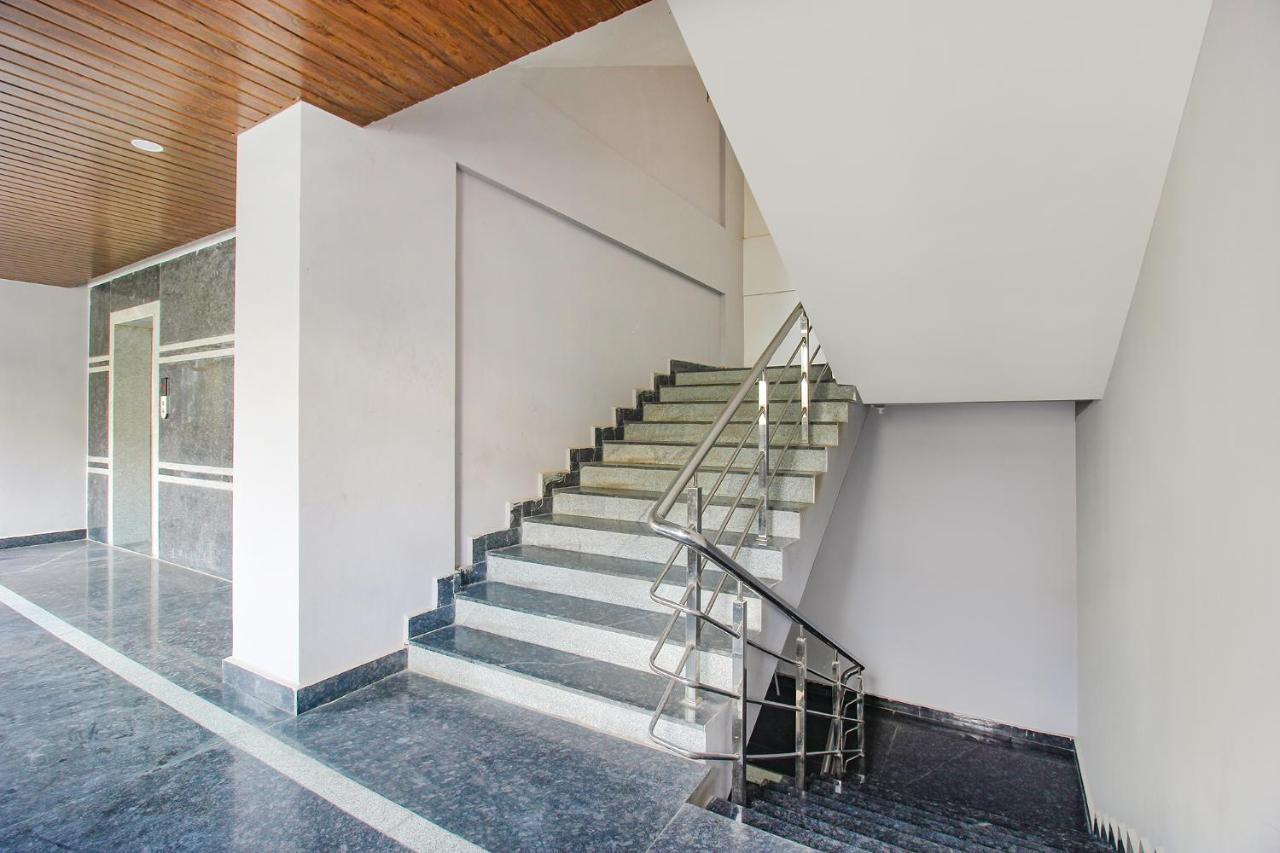 Fabhotel Ssr Fern Suites - 100M From Gsm Mall Madeenaguda Lingampalli Exterior photo