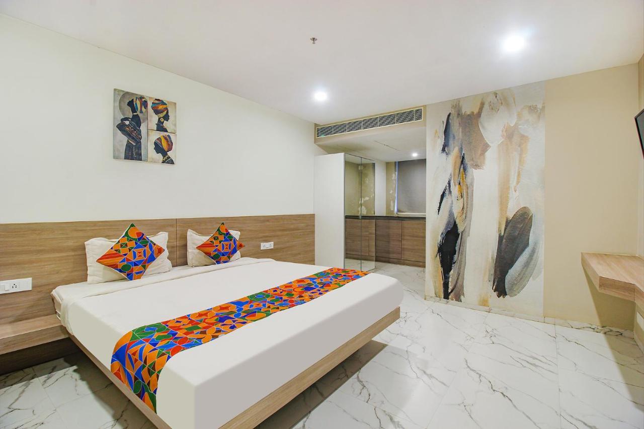 Fabhotel Ssr Fern Suites - 100M From Gsm Mall Madeenaguda Lingampalli Exterior photo