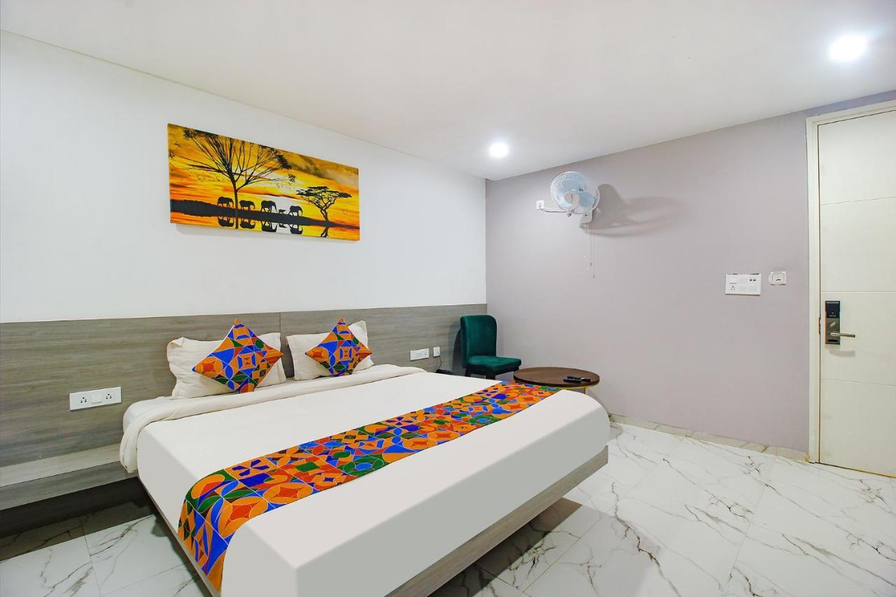 Fabhotel Ssr Fern Suites - 100M From Gsm Mall Madeenaguda Lingampalli Exterior photo