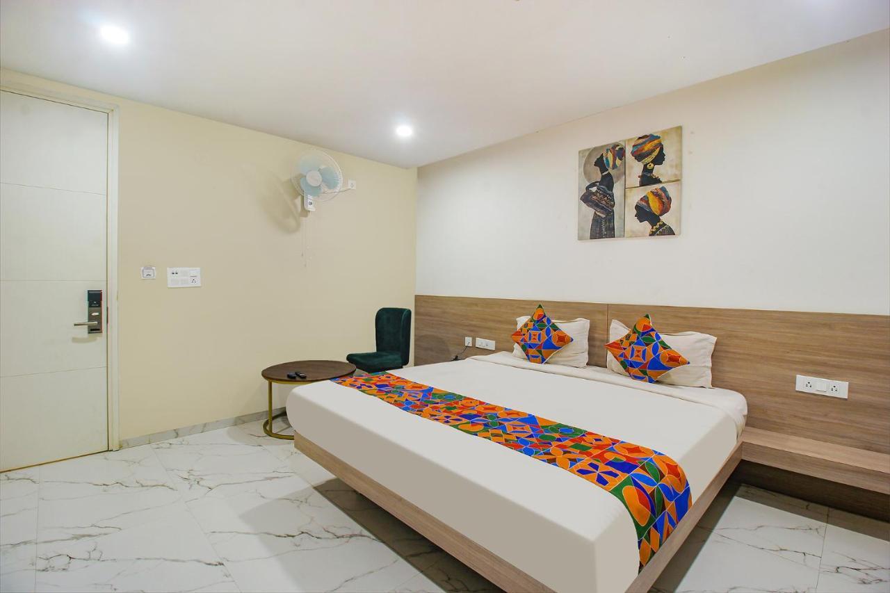 Fabhotel Ssr Fern Suites - 100M From Gsm Mall Madeenaguda Lingampalli Exterior photo
