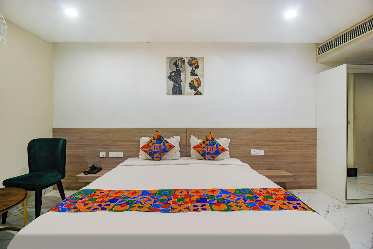 Fabhotel Ssr Fern Suites - 100M From Gsm Mall Madeenaguda Lingampalli Exterior photo