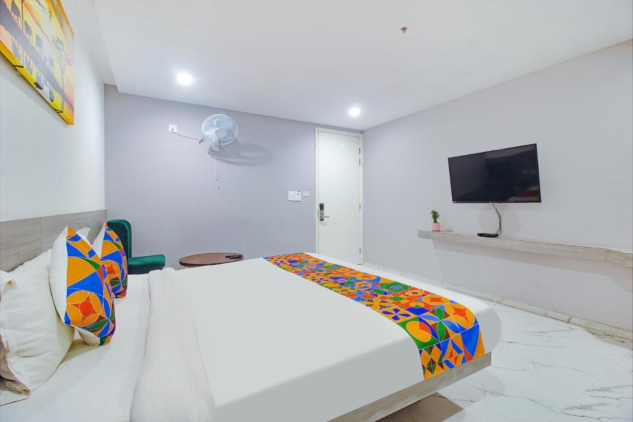 Fabhotel Ssr Fern Suites - 100M From Gsm Mall Madeenaguda Lingampalli Exterior photo