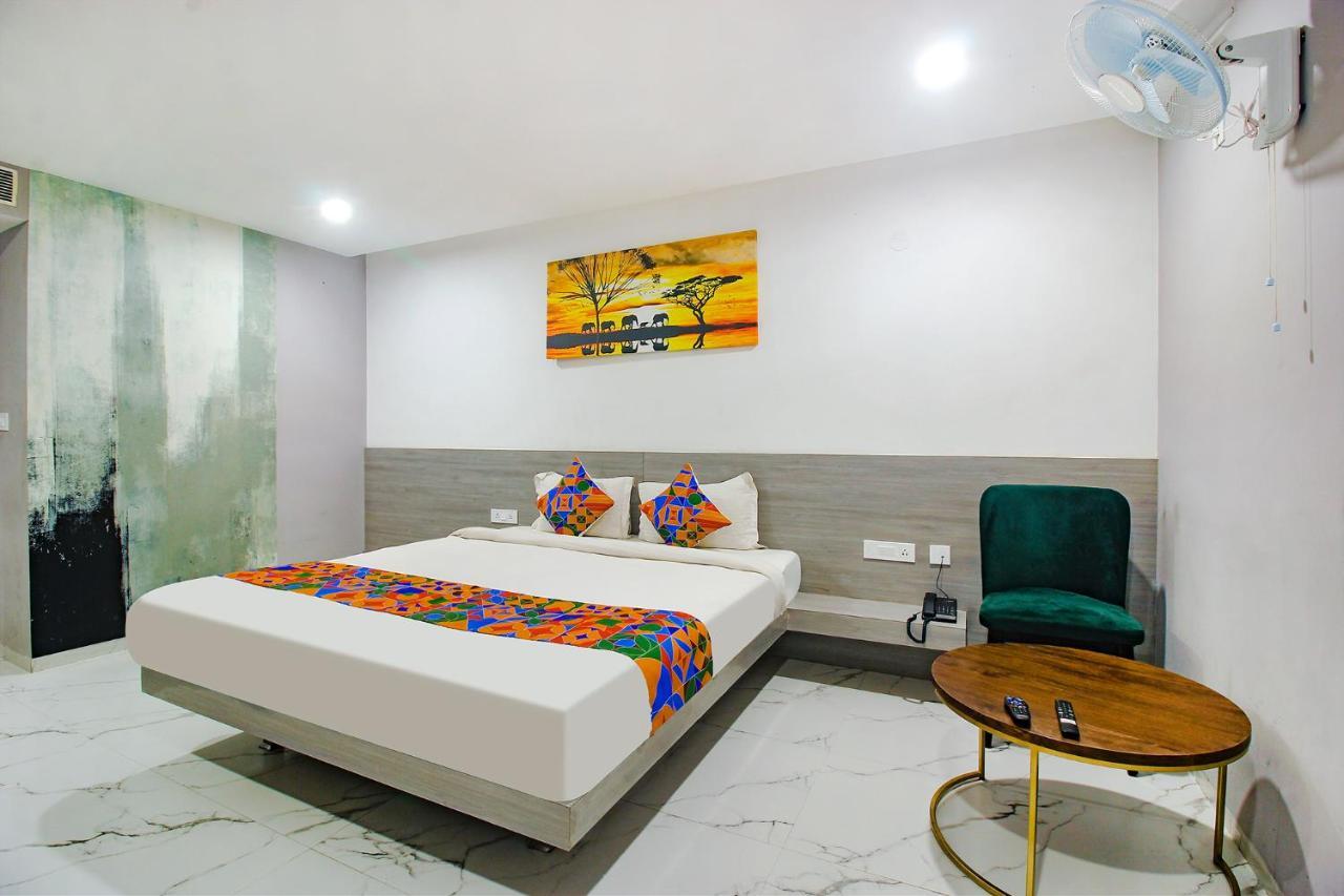 Fabhotel Ssr Fern Suites - 100M From Gsm Mall Madeenaguda Lingampalli Exterior photo