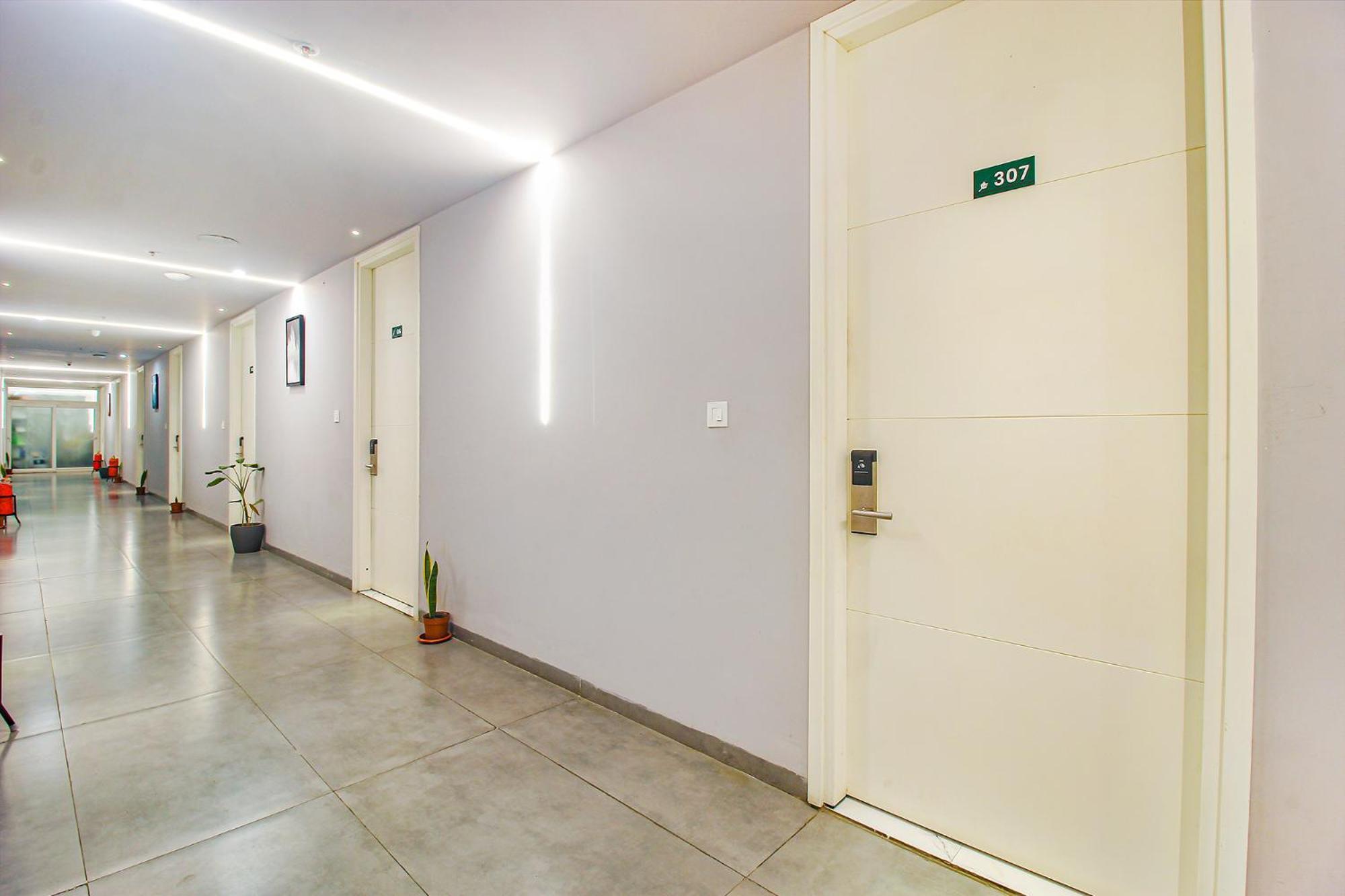 Fabhotel Ssr Fern Suites - 100M From Gsm Mall Madeenaguda Lingampalli Exterior photo
