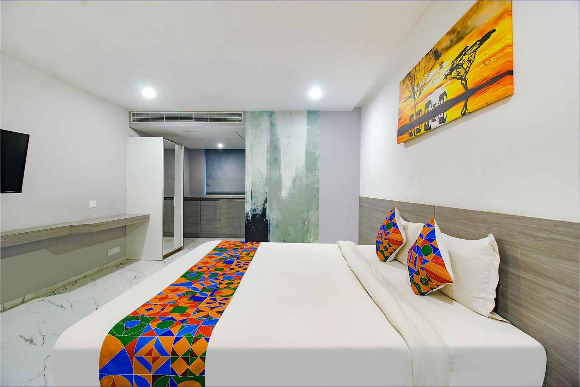 Fabhotel Ssr Fern Suites - 100M From Gsm Mall Madeenaguda Lingampalli Exterior photo